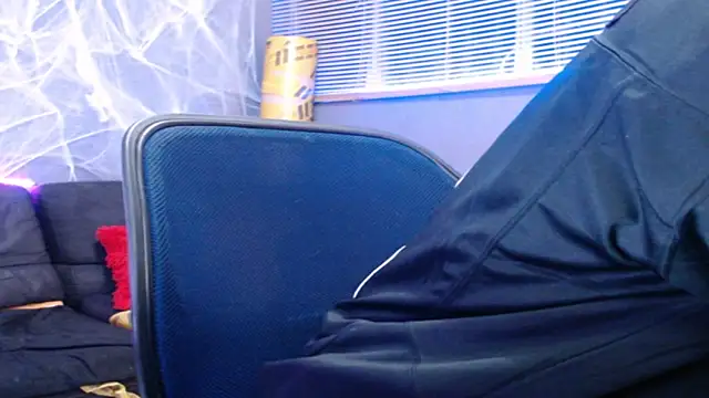 Snapshot of Andy_bapho chatting on 10-28-25, 10:23 Andy bapho online show from 10-28-25, 10:23