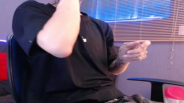 Snapshot of Andy_bapho chatting on 11-24-25, 03:12 Andy bapho online show from 11-24-25, 03:12