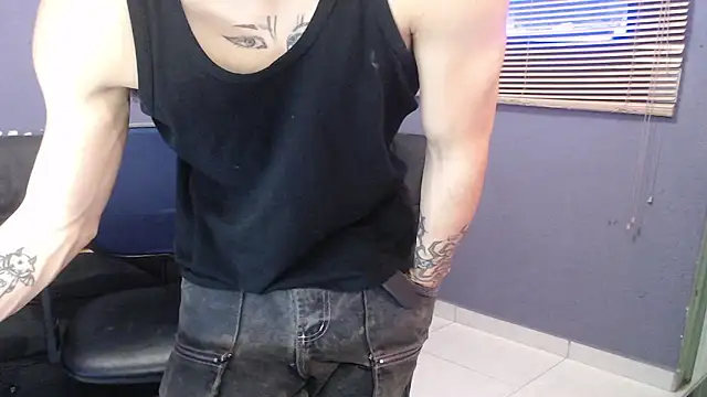 Snapshot of Andy_bapho chatting on 01-08-26, 03:03 Andy bapho online show from 01-08-26, 03:03