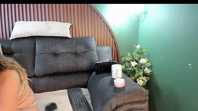 Snapshot of shannel__queen chatting on 05-07-26, 07:30 shannel queen online show from 05-07-26, 07:30