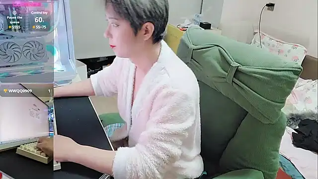 Snapshot of majlee2024 chatting on 03-16-25, 02:00 majlee2024 online show from 03-16-25, 02:00