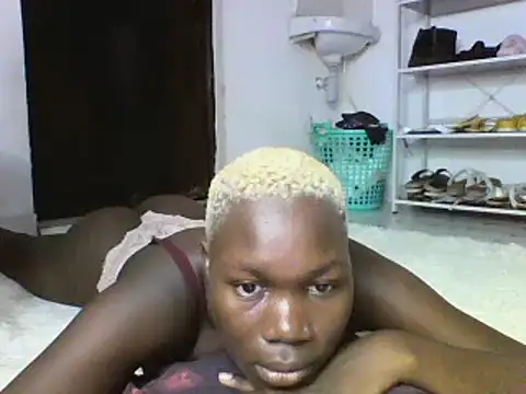 Snapshot of sexyqueen02 chatting on 03-08-25, 03:50 sexyqueen02 online show from 03-08-25, 03:50