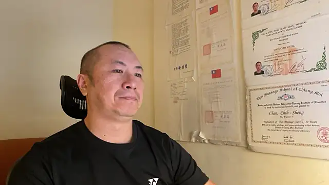 Snapshot of chih515 chatting on 12-03-24, 03:09 chih515 online show from 12-03-24, 03:09