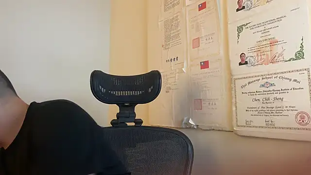 Snapshot of chih515 chatting on 12-20-24, 02:52 chih515 online show from 12-20-24, 02:52