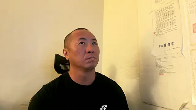 Snapshot of chih515 chatting on 11-08-25, 02:23 chih515 online show from 11-08-25, 02:23