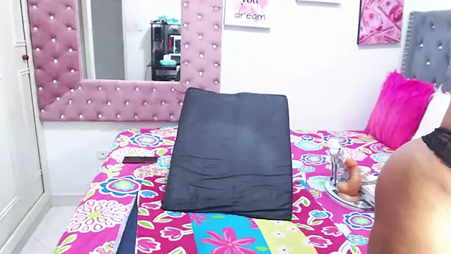 Snapshot of salome_ebony chatting on 02-27-25, 01:49 salome ebony online show from 02-27-25, 01:49