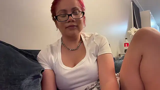 Snapshot of Babygirl_katalina chatting on 07-17-26, 01:34 Babygirl katalina online show from 07-17-26, 01:34