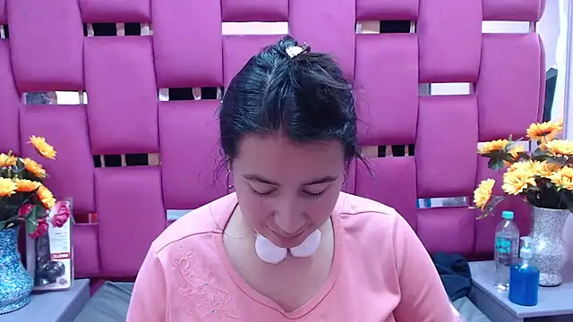 NaomyPrinces online show from 12-23-24, 04:28