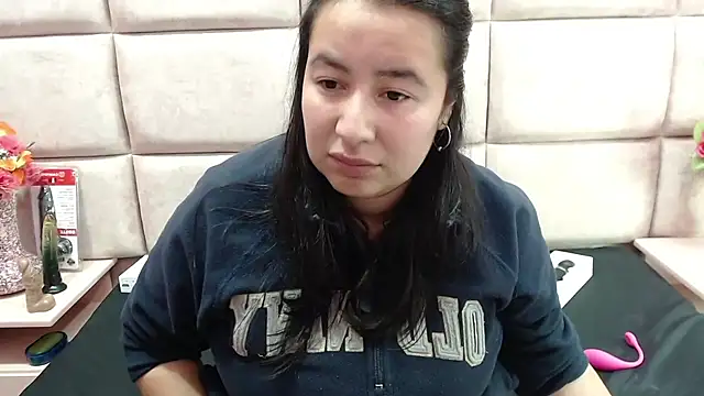 NaomyPrinces online show from 12-24-24, 01:06