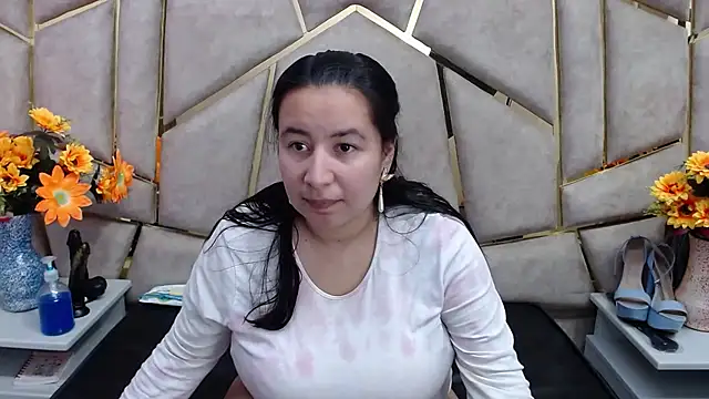 NaomyPrinces online show from 01-25-25, 01:52