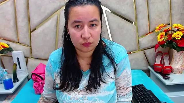 NaomyPrinces online show from 02-17-25, 01:10