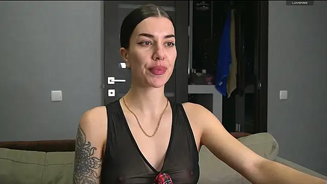 Snapshot of Alice_melice chatting on 02-15-25, 07:50 Alice melice online show from 02-15-25, 07:50