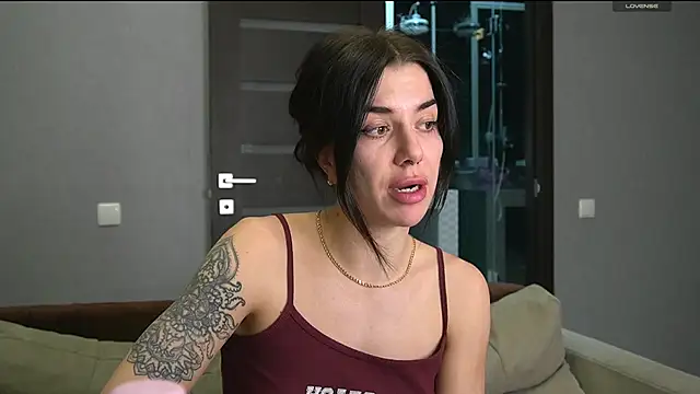 Snapshot of Alice_melice chatting on 02-16-25, 09:48 Alice melice online show from 02-16-25, 09:48