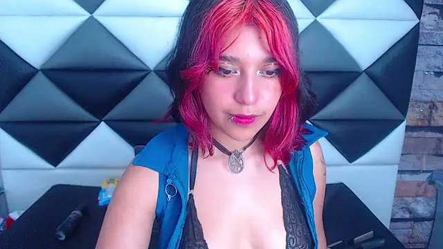 Snapshot of UnderBaby_ chatting on 12-14-24, 03:51 UnderBaby  online show from 12-14-24, 03:51