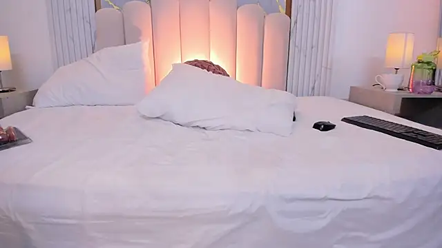 Snapshot of OSHUN_ chatting on 02-26-25, 03:19 OSHUN online show from 02-26-25, 03:19