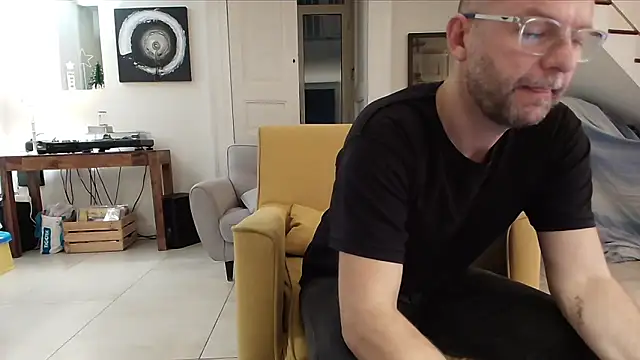 Snapshot of lullina1 chatting on 12-02-25, 12:38 lullina1 online show from 12-02-25, 12:38