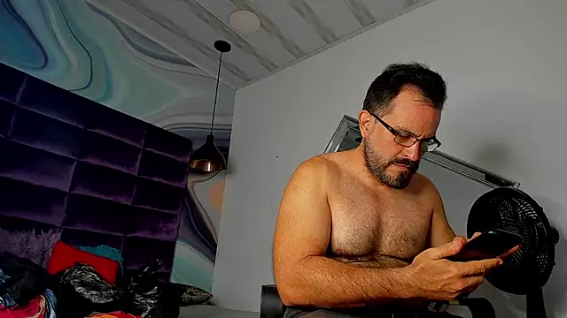 Snapshot of SbasTone_Muscle chatting on 02-19-25, 01:28 SbasTone Muscle online show from 02-19-25, 01:28
