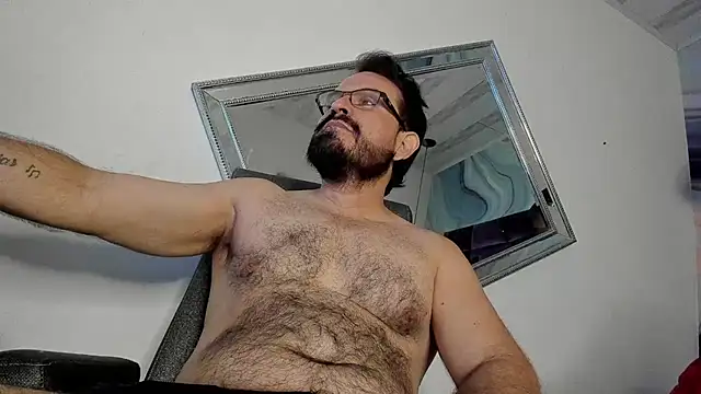 Snapshot of SbasTone_Muscle chatting on 10-06-25, 01:19 SbasTone Muscle online show from 10-06-25, 01:19