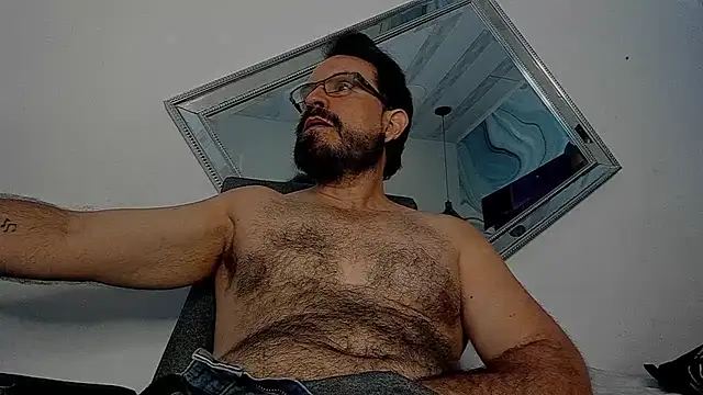 Snapshot of SbasTone_Muscle chatting on 10-11-25, 01:20 SbasTone Muscle online show from 10-11-25, 01:20