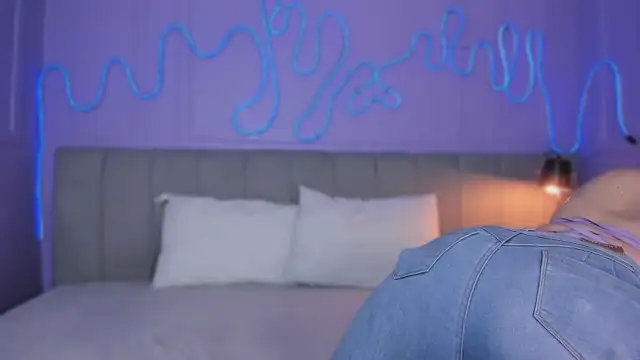 Mai higurashi online show from 10-28-25, 08:33