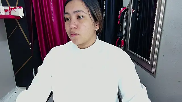 Snapshot of AmorMia chatting on 12-27-24, 01:07 AmorMia online show from 12-27-24, 01:07