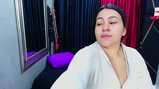 Snapshot of AmorMia chatting on 02-05-25, 12:38 AmorMia online show from 02-05-25, 12:38