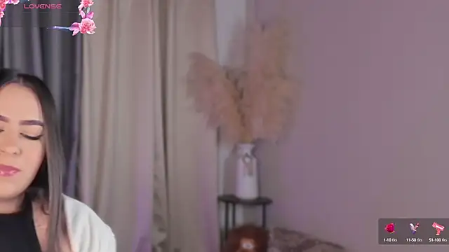 Snapshot of lynda_west chatting on 09-19-25, 04:47 lynda west online show from 09-19-25, 04:47