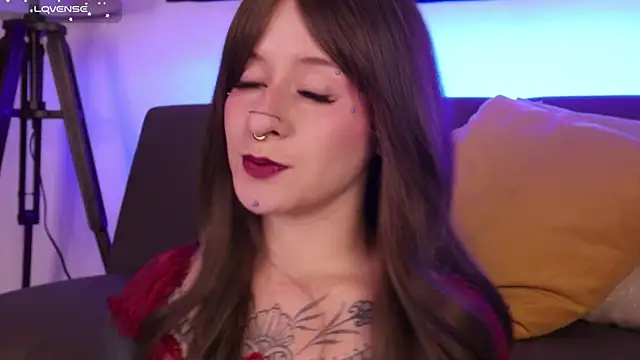 Snapshot of Daarlene chatting on 11-07-25, 10:04 Daarlene online show from 11-07-25, 10:04