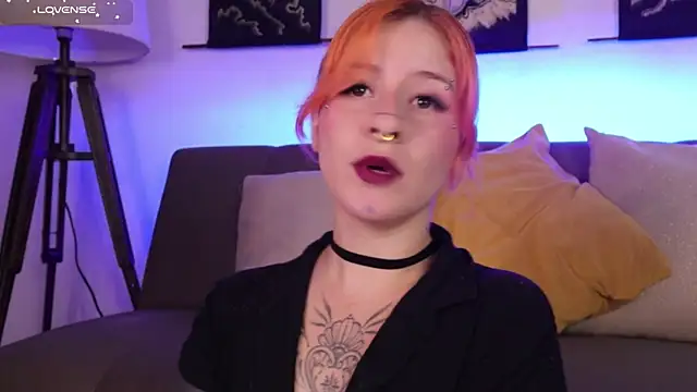 Snapshot of Daarlene chatting on 11-08-25, 10:59 Daarlene online show from 11-08-25, 10:59