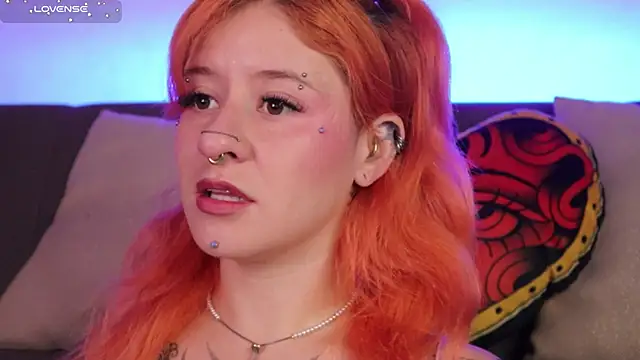 Snapshot of Daarlene chatting on 11-10-25, 10:58 Daarlene online show from 11-10-25, 10:58