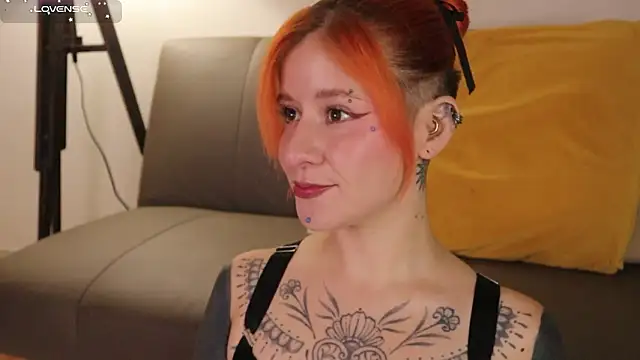 Snapshot of Daarlene chatting on 02-04-26, 11:05 Daarlene online show from 02-04-26, 11:05