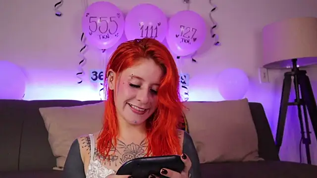 Snapshot of Daarlene chatting on 02-07-26, 02:37 Daarlene online show from 02-07-26, 02:37