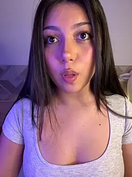 Snapshot of Maii_chan chatting on 12-18-25, 05:35 Maii chan online show from 12-18-25, 05:35