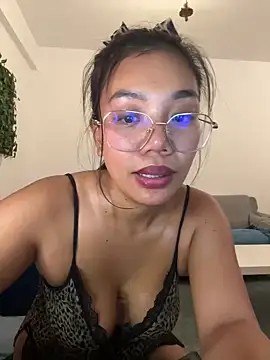 Snapshot of NaughtyMe chatting on 01-17-25, 07:49 NaughtyMe online show from 01-17-25, 07:49