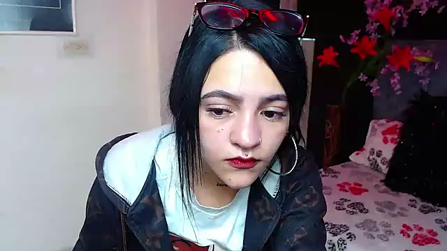 Violettasquirt online show from 12-17-25, 01:39