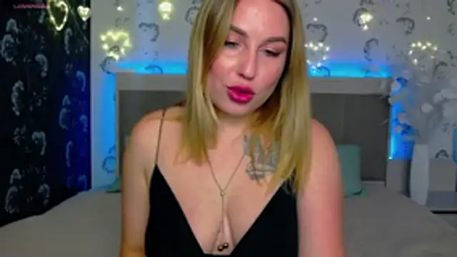 Snapshot of KisssAmmeli chatting on 06-13-26, 12:14 KisssAmmeli online show from 06-13-26, 12:14