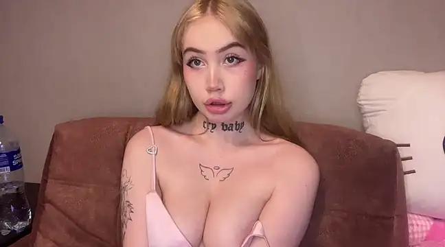 Snapshot of hanna_cry_baby chatting on 02-18-25, 08:03 hanna cry baby online show from 02-18-25, 08:03