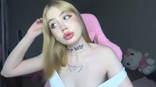 Snapshot of hanna_cry_baby chatting on 03-08-25, 01:14 hanna cry baby online show from 03-08-25, 01:14