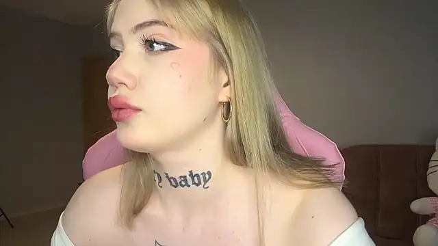 Snapshot of hanna_cry_baby chatting on 03-18-25, 12:47 hanna cry baby online show from 03-18-25, 12:47