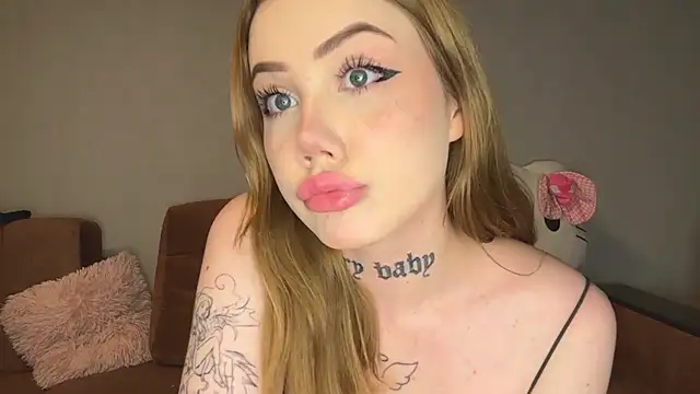 Snapshot of hanna_cry_baby chatting on 11-24-25, 08:30 hanna cry baby online show from 11-24-25, 08:30