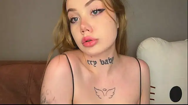 Snapshot of hanna_cry_baby chatting on 01-31-26, 08:29 hanna cry baby online show from 01-31-26, 08:29