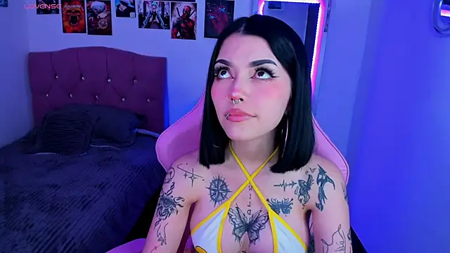 adri tom44 online show from 02-17-25, 05:25