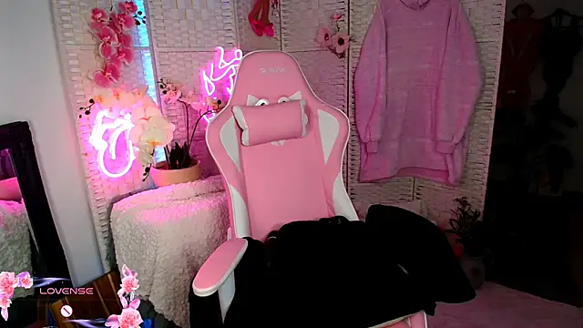 EllieKarrX online show from 12-08-24, 08:47