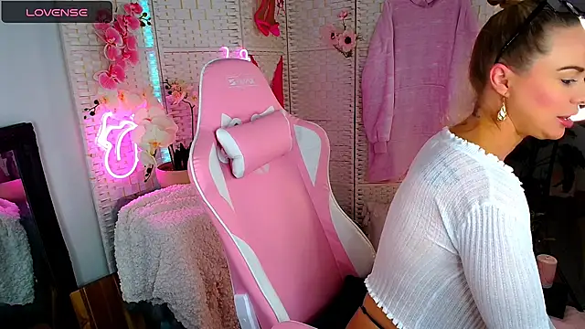 EllieKarrX online show from 12-30-24, 07:37