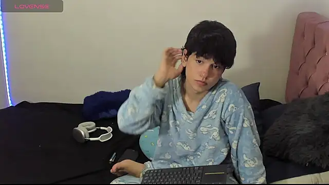 Snapshot of blue_baby20 chatting on 03-06-25, 02:19 blue baby20 online show from 03-06-25, 02:19