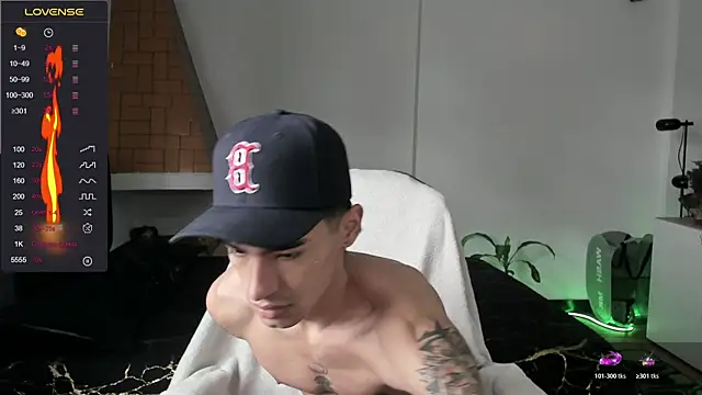 Snapshot of Damon__333 chatting on 07-17-26, 05:29 Damon 333 online show from 07-17-26, 05:29