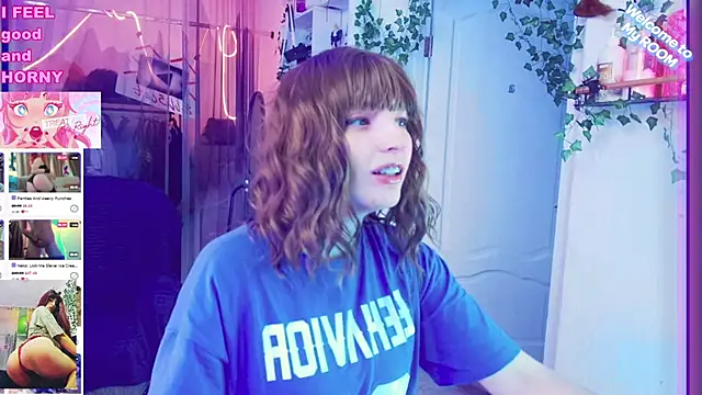 Snapshot of Toxic_Ellies chatting on 12-18-24, 05:00 Toxic Ellies online show from 12-18-24, 05:00