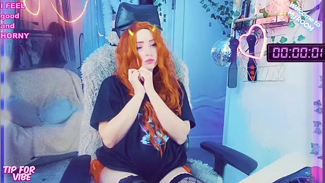 Snapshot of Toxic_Ellies chatting on 12-29-24, 06:49 Toxic Ellies online show from 12-29-24, 06:49