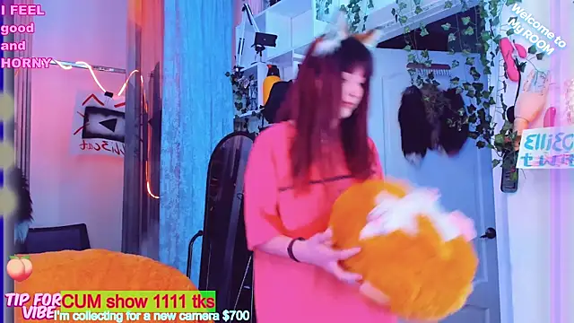 Snapshot of Toxic_Ellies chatting on 02-16-25, 04:53 Toxic Ellies online show from 02-16-25, 04:53