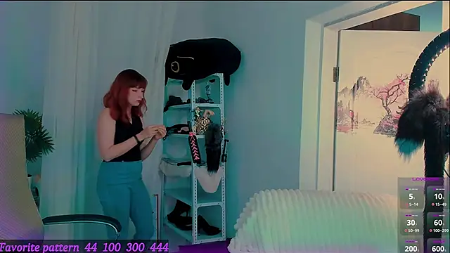 Toxic Ellies online show from 05-17-26, 02:02